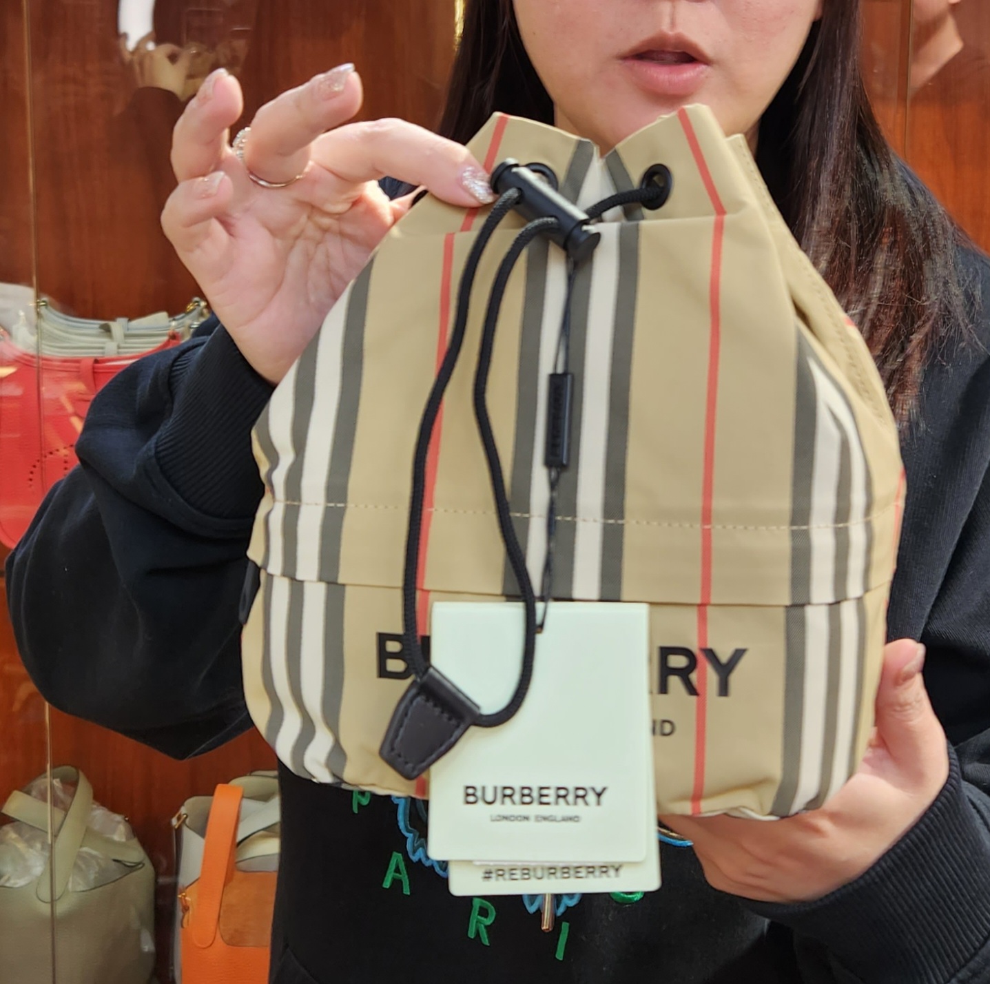 52. Burberry手袋卡其色- 360GN